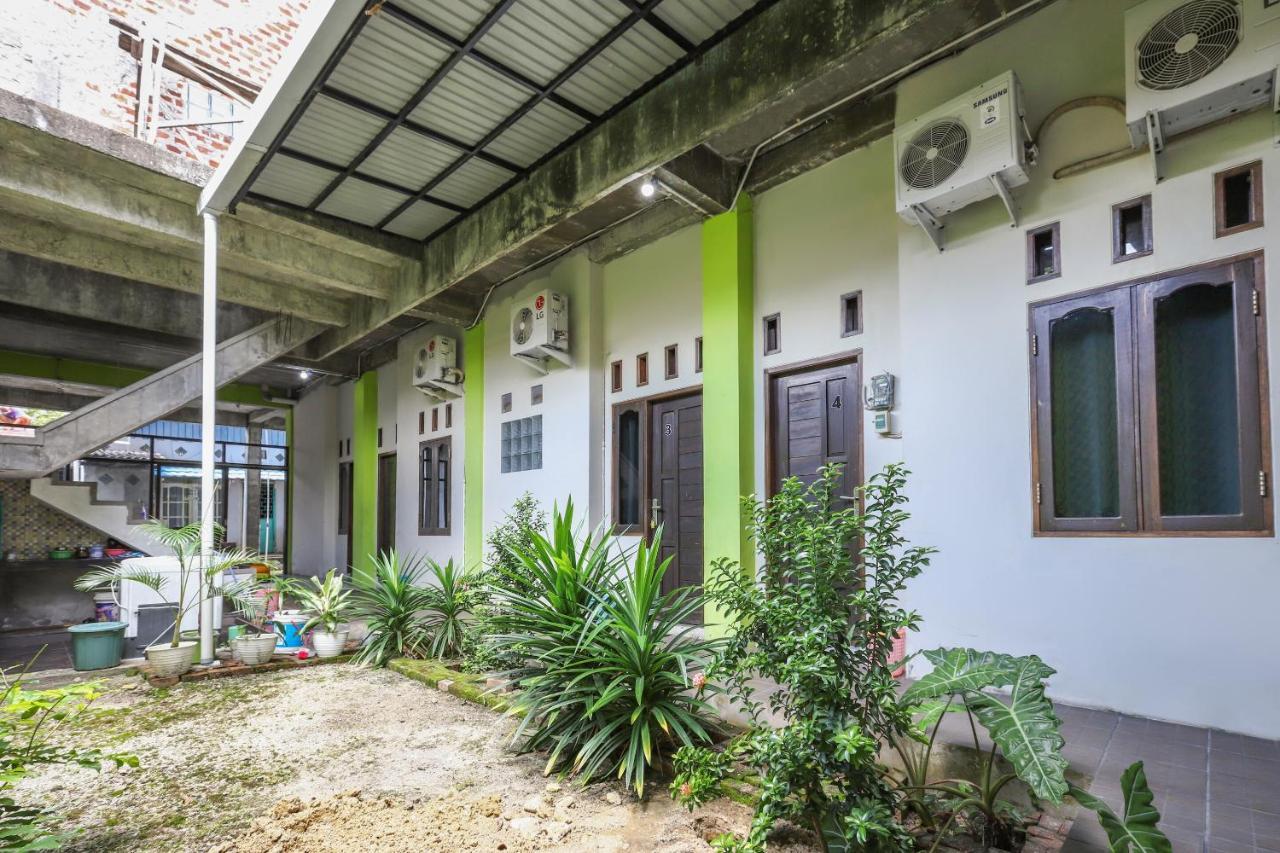 Oyo 3830 Dfarys Gh Syariah Hotel Balikpapan  Exterior photo